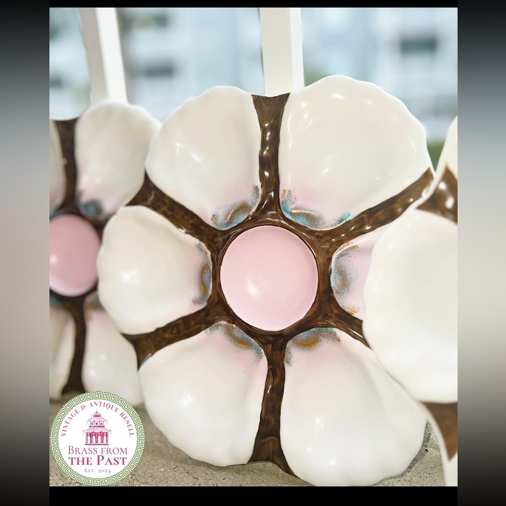 Beautiful Pink & White Oyster with Blue & Gold detailing!
